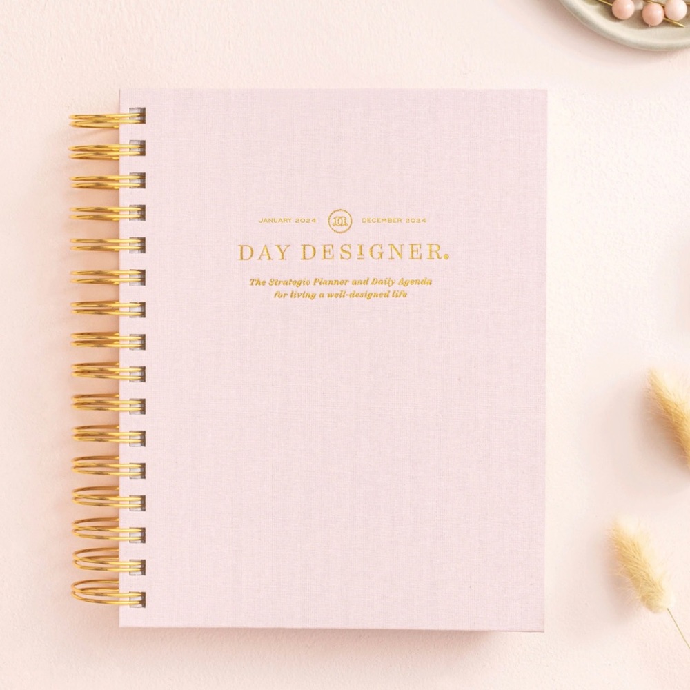 Day Designer 2024 Mini Daily Planner: Peony Bookcloth with Emily Ley extras*